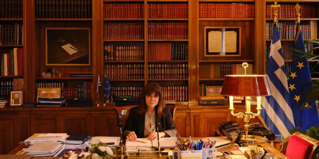 Ekaterini Sakellaropoulou, présidente de la Grèce : « La solidarité entre Etats, mais aussi envers les réfugiés, est essentielle ».