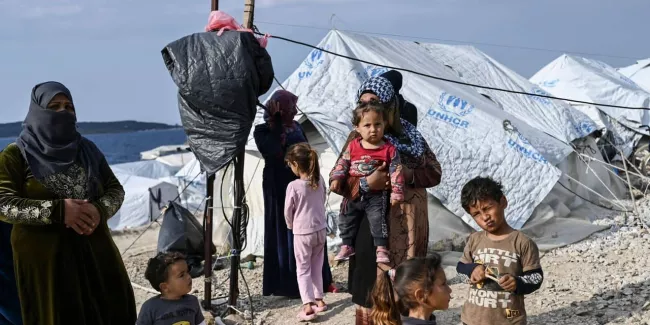 "Libérez-nous!": dans le camp fermé de Lesbos, les migrants "étouffent".