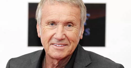 Nikos Aliagas, Jean-Luc Reichmann… pluie d’hommages après la mort d’Yves Rénier.