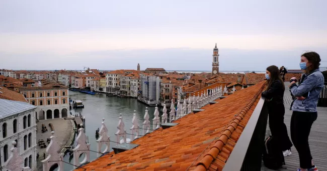 La Grèce et l'Italie assouplissent les mesures sanitaires pour lancer la saison touristique, le Valais vaccine dès 16 ans: les nouvelles du 14 mai.