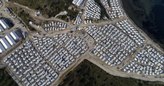 [En continu] La Grèce s'apprête à vacciner les réfugiés dans les camps de la mer Egée.