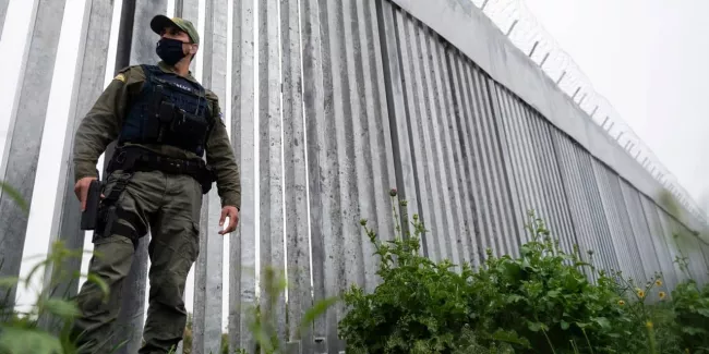 La Grèce teste un "canon sonore" pour repousser les migrants aux frontières européennes: l'essai crée la polémique dans la sphère politique.