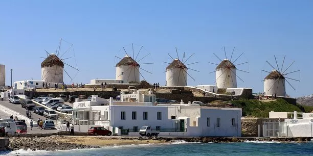 L'été du Covid : de Mykonos à La Mecque en passant par l'Europe, le retour des restrictions.