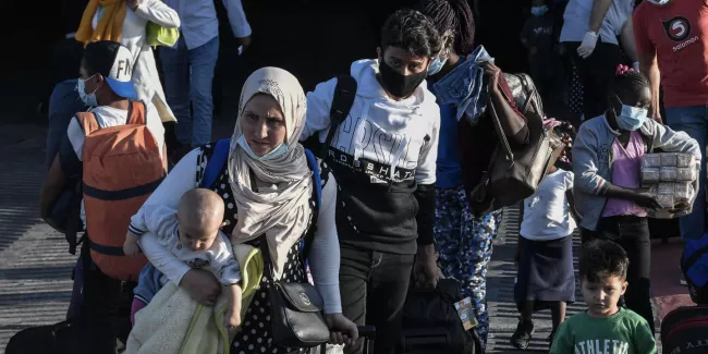 Sur l’île grecque de Kos, la détention des demandeurs d’asile est quasi systématique.