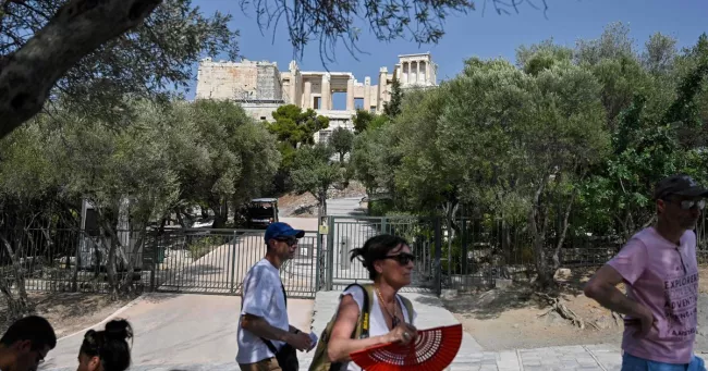 La Grèce se débat avec une canicule et des incendies historiques.