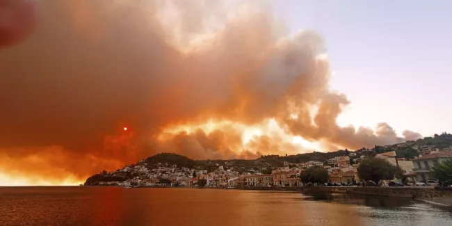 En Turquie, en Grèce et en Albanie, des dizaines d’incendies liés aux chaleurs caniculaires toujours actifs.