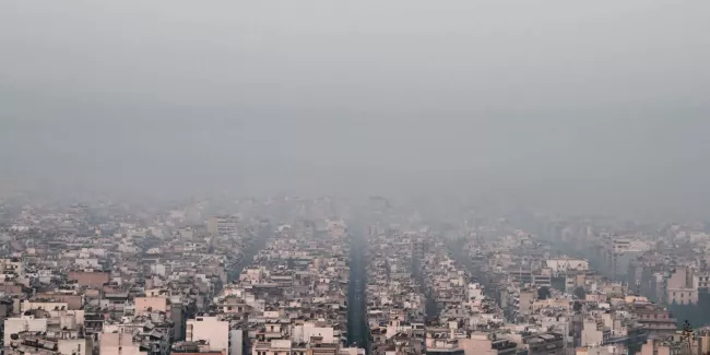 Les incendies se multiplient en Grèce et en Bulgarie, une centrale thermique menacée par les flammes en Turquie.
