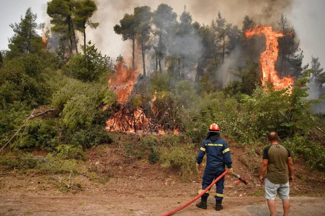 Violents feux de forêt en Grèce: L’île d’Eubée est un cauchemar pour les soldats du feu.