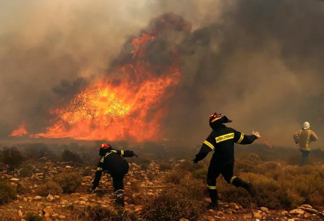 Incendies ravageurs: Désespoir sur l’île grecque d’Eubée, accalmie en Turquie.