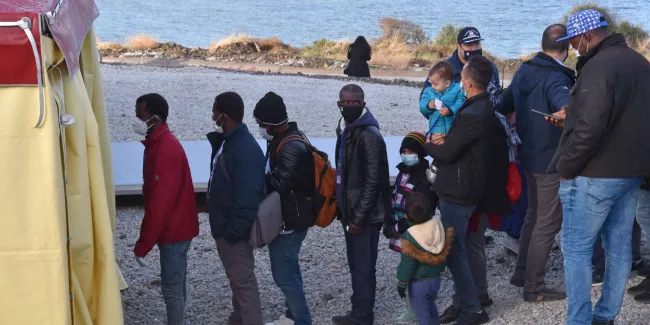 A Lesbos, l’exil des Ukrainiens suscite un élan de solidarité.