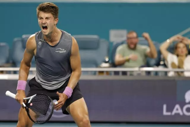 Jeffrey John Wolf a réussi un passing-shot exceptionnel ce samedi à Miami face à Stefanos Tsitsipas. (G. Burke/USA Today Sports)



