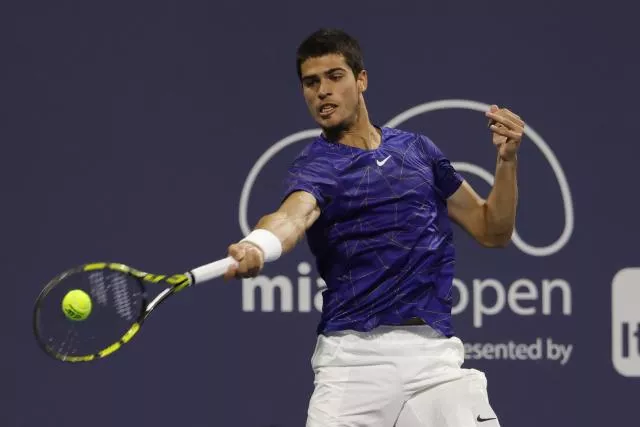 Carlos Alcaraz affrontera Miomir Kecmanovic pour une place dans le dernier carré à Miami. (G. Burke/Presse Sports)


