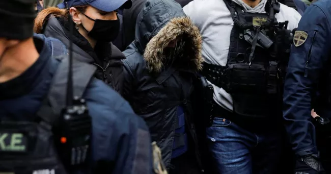 La suspecte, placée en garde à vue, a comparu jeudi devant une juge d'instruction d'Athènes. COSTAS BALTAS / REUTERS


