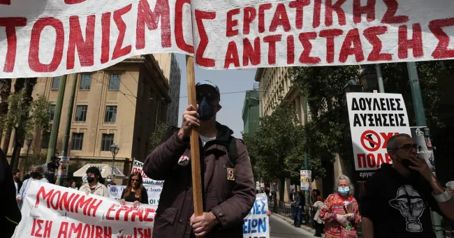 Manifestation à Athènes, le 6 avril 2022. — © IMAGO/Aristidis Vafeiadakis / IMAGO/ZUMA Wire


