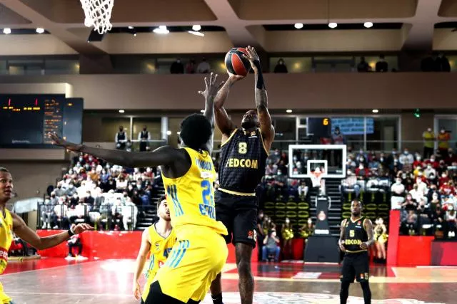 Dwayne Bacon, 19 points contre Berlin, va retrouver l'Olympiakos en quarts. (Euroleague)


