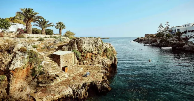 Carnet de voyage à Cythère, l'île grecque galante et oubliée.