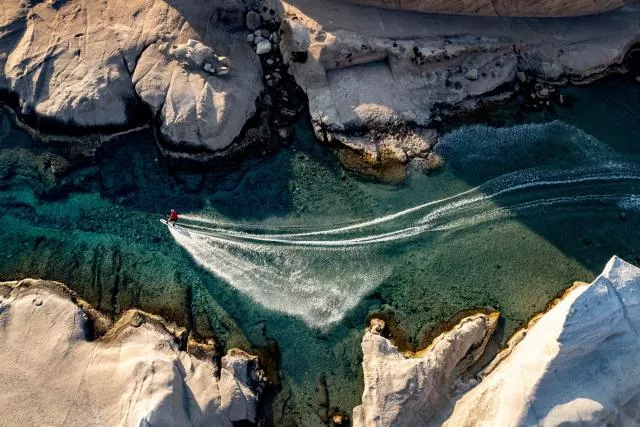 Nikotas Plytas à Milos. (Alex Grymanis/Red Bull Content Pool)


