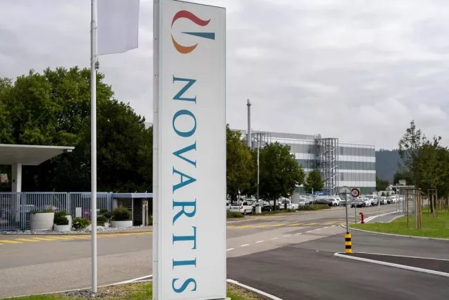 Dommages et intérêts: La Grèce réclame 214 millions d’euros à Novartis.