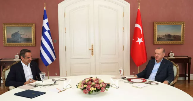 À gauche, le Premier ministre grec, Kyriakos Mitsotakis, lors d'une rencontre avec le président turc, Recep Tayyip Erdogan, à Istanbul, en Turquie, le 13 mars 2022. Photo MURAT CETIN MUHURDAR AFP


