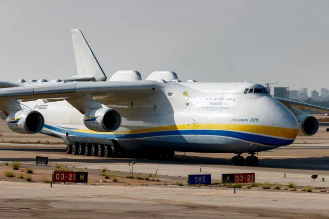 Accident: Les recherches débutent sur le site du crash d’un avion-cargo en Grèce.