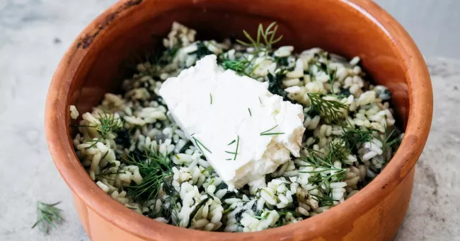 « Extrait de Ikaría de Meni Valle, Photographies de Lean Timms, chez Hachette Cuisine » recette de spanakorizo