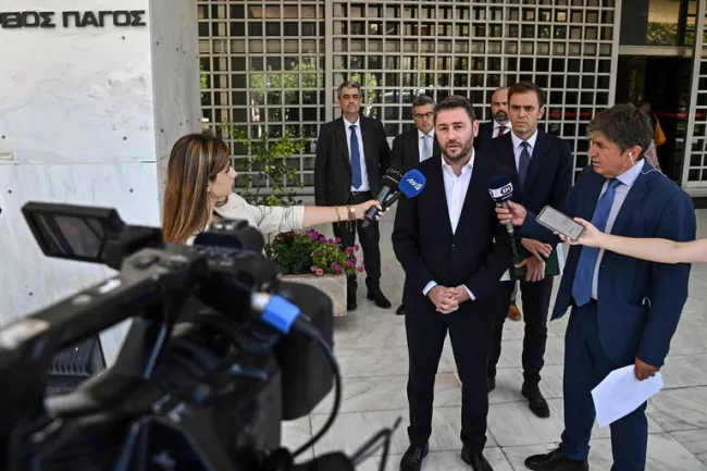 Un scandale type "Watergate" retourne la Grèce.