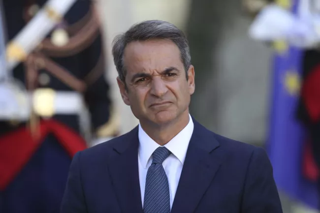 En Grèce, un vaste scandale d’écoutes téléphoniques fragilise le premier ministre, Kyriakos Mitsotakis.