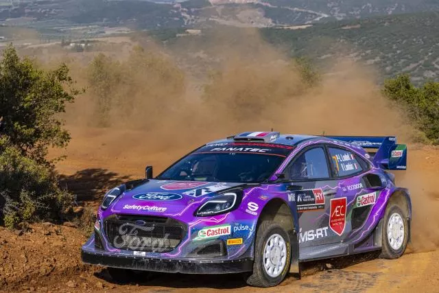 Pierre-Louis Loubet signe son premier scratch en WRC et prend la tête à la mi-journée. (P. Huit/Presse Sports)


