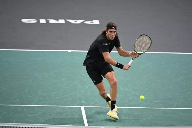 Stefanos Tsitsipas a réussi son entrée dans le Rolex Paris Masters ce mercredi. (P. Lahalle/L'Équipe)


