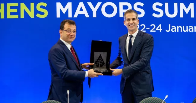 Les maires d’Istanbul et d’Athènes côte à côte.