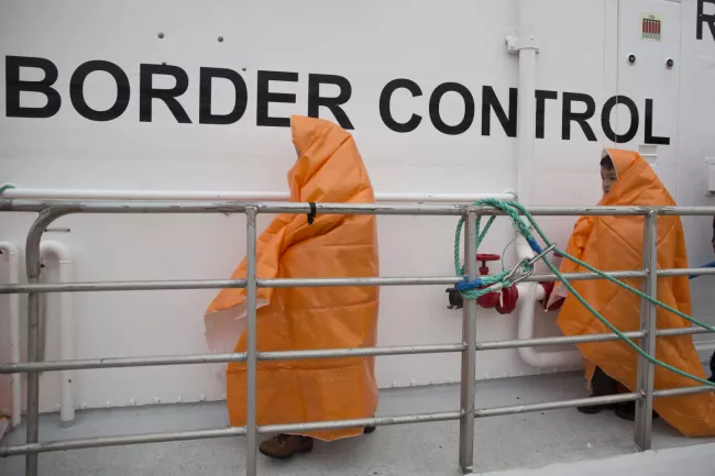 En Grèce, mort d’une femme et d’un enfant dans le naufrage d’un bateau de migrants.