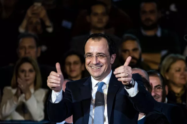 Qui est Nikos Christodoulides, le plus jeune président de Chypre?.