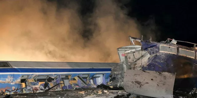Grèce : au moins 36 morts et 85 blessés dans un accident de train.