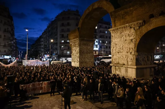 Catastrophe ferroviaire en Grèce:: Heurts entre manifestants et policiers à Athènes.