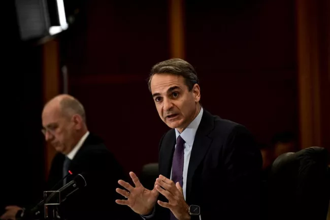 Catastrophe ferroviaire en Grèce: le Premier ministre demande pardon aux familles des victimes.