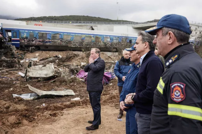 Catastrophe ferroviaire en Grèce : le premier ministre demande à la Cour suprême de donner la priorité à l’enquête.