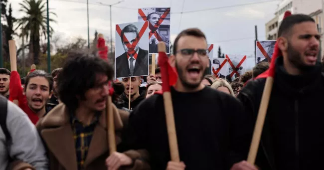 Catastrophe ferroviaire en Grèce : le premier ministre annonce des élections en mai.