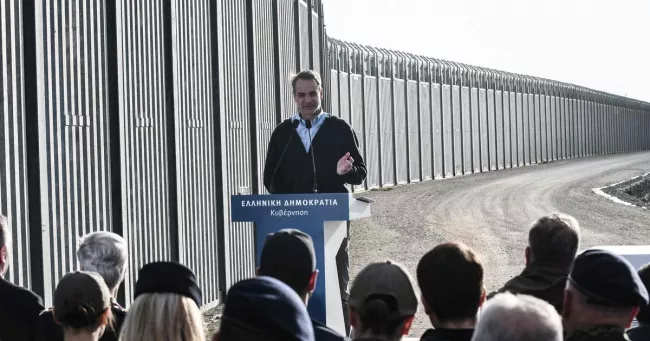 Grèce: arrestation de dizaines de membres d'un réseau de passeurs de migrants.