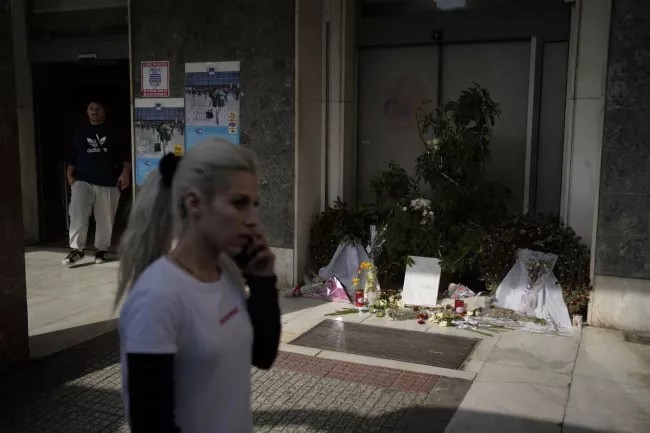 Catastrophe ferroviaire en Grèce : un inspecteur des chemins de fer placé en détention provisoire.