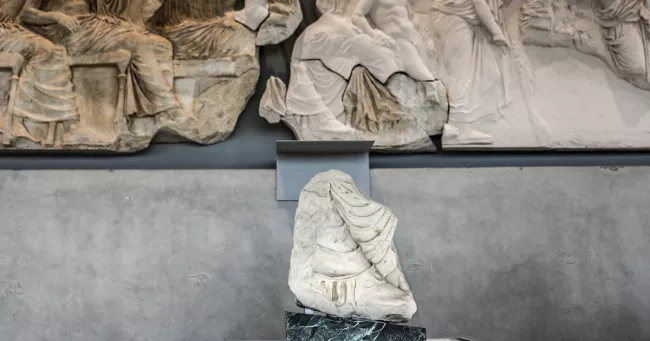 Grèce : 351 antiquités pillées vont être rendues aux autorités.