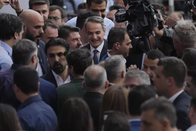 Elections législatives en Grèce: La droite de Kyriakos Mitsotakis arrive en tête.