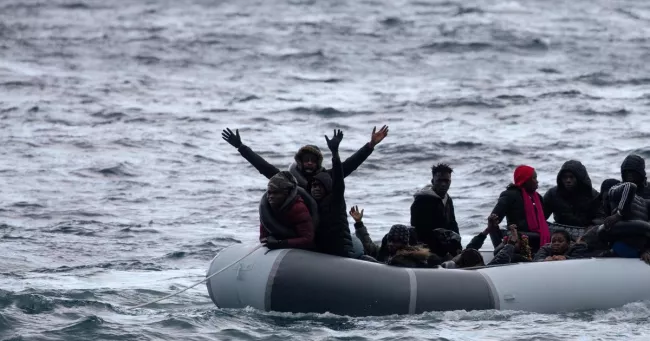La Grèce va secourir 80 migrants bloqués sur un fleuve frontalier avec la Turquie.