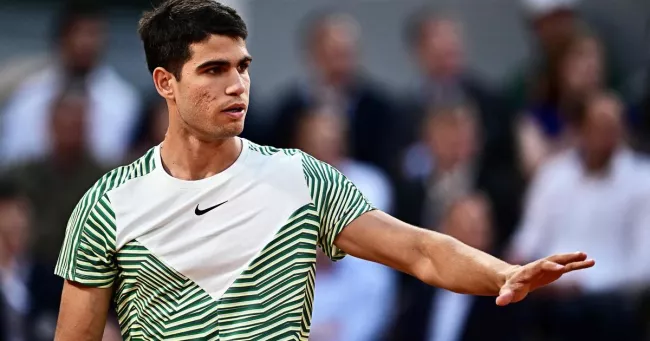DIRECT - Roland-Garros 2023 : intouchable, Alcaraz mène (déjà) deux sets à rien contre Tsitsipas.
