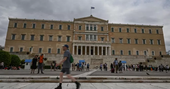Xénophobe, antivax, homophobe et hostile à l’avortement: le parti Niki se lance à l’assaut du Parlement grec.