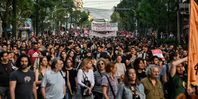 «Je me sens brisée» : la société grecque sous le choc après le naufrage d'un bateau de migrants.