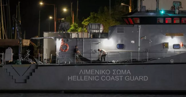 Naufrage en Grèce: des élus prônent une opération européenne de sauvetage en mer.