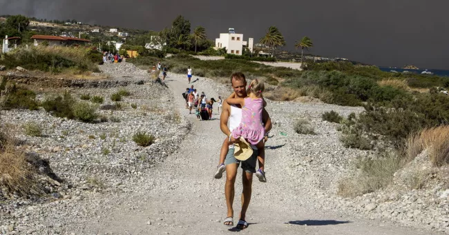 Incendies en Grèce : 30 000 personnes évacuées à Rhodes, «la plus grande opération jamais effectuée» dans le pays.