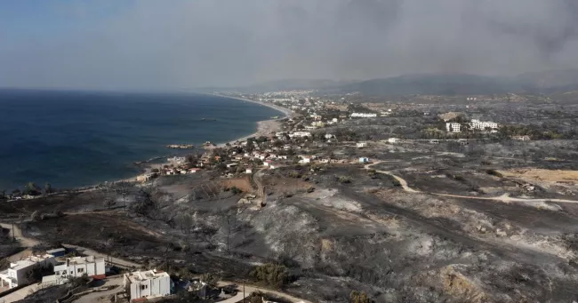 Incendies en Grèce : «Cette situation va devenir de plus en plus fréquente».