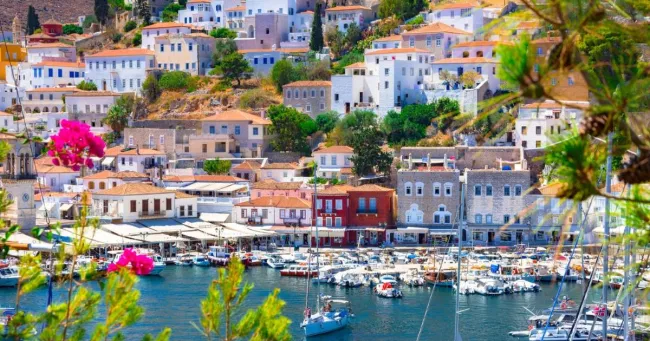 Visiter Hydra, perle romantique des îles Saroniques : nos incontournables.