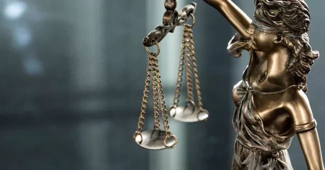 Un mari et sa femme condamnés à huit et deux ans de prison pour l'agression d'un prêtre orthodoxe.